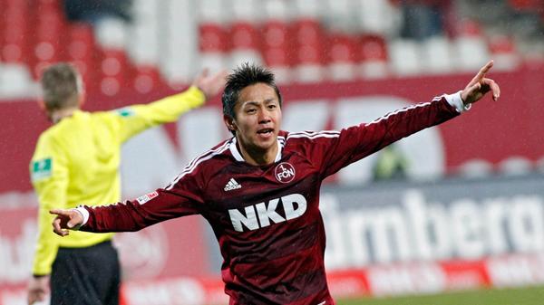 Heimtrikot 2012/13 Es bleibt bei den Querstreifen, der Sponsor ändert sich aber mal wieder: Die Textilmarkt-Kette NKD steigt beim Nürnberger Bundesligisten ein.