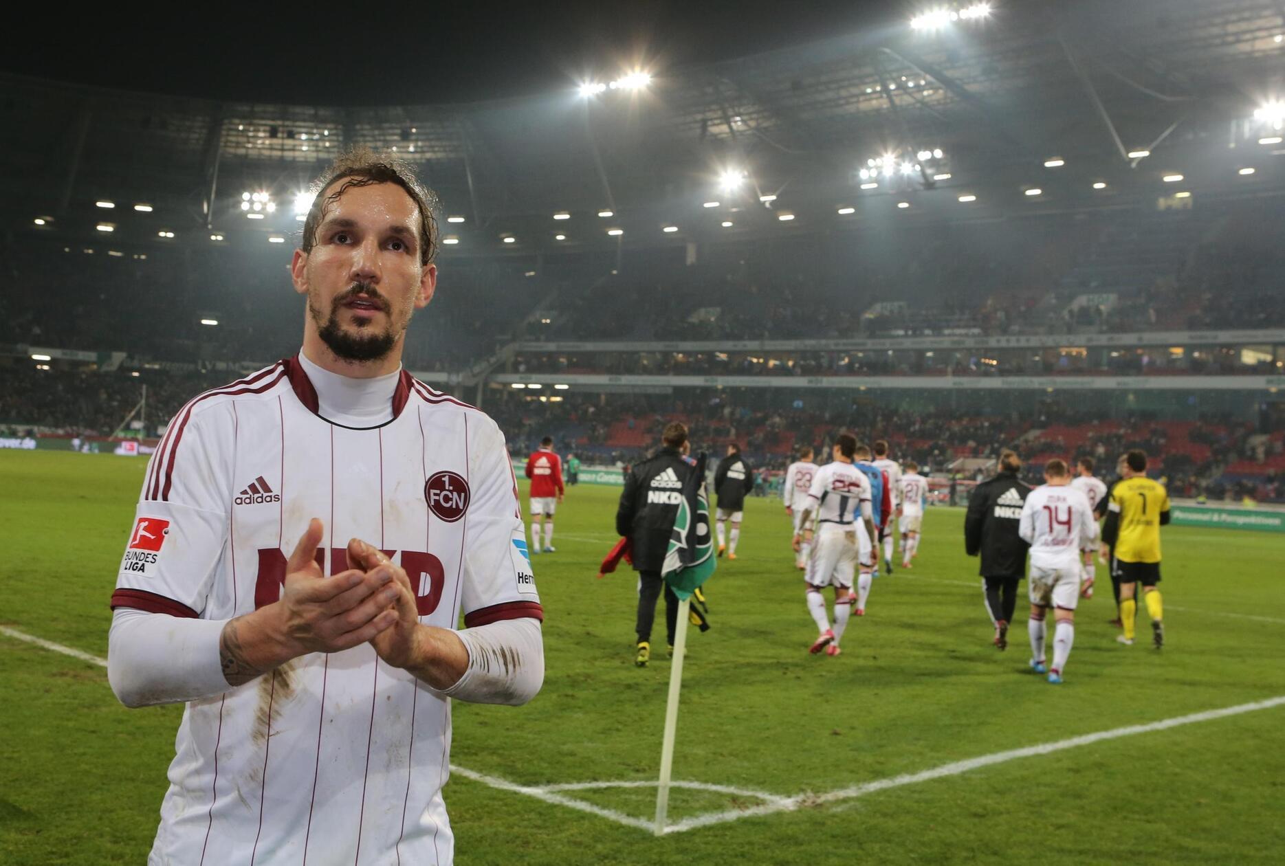 Auswärtstrikot 2013/14 Während der Club im Vorjahr mit dem selben Trikot noch Rang zehn belegte, muss der Rekordabsteiger 2014 zum achten Mal den Gang in die 2. Bundesliga antreten.