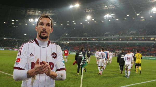 Auswärtstrikot 2013/14 Während der Club im Vorjahr mit dem selben Trikot noch Rang zehn belegte, muss der Rekordabsteiger 2014 zum achten Mal den Gang in die 2. Bundesliga antreten.