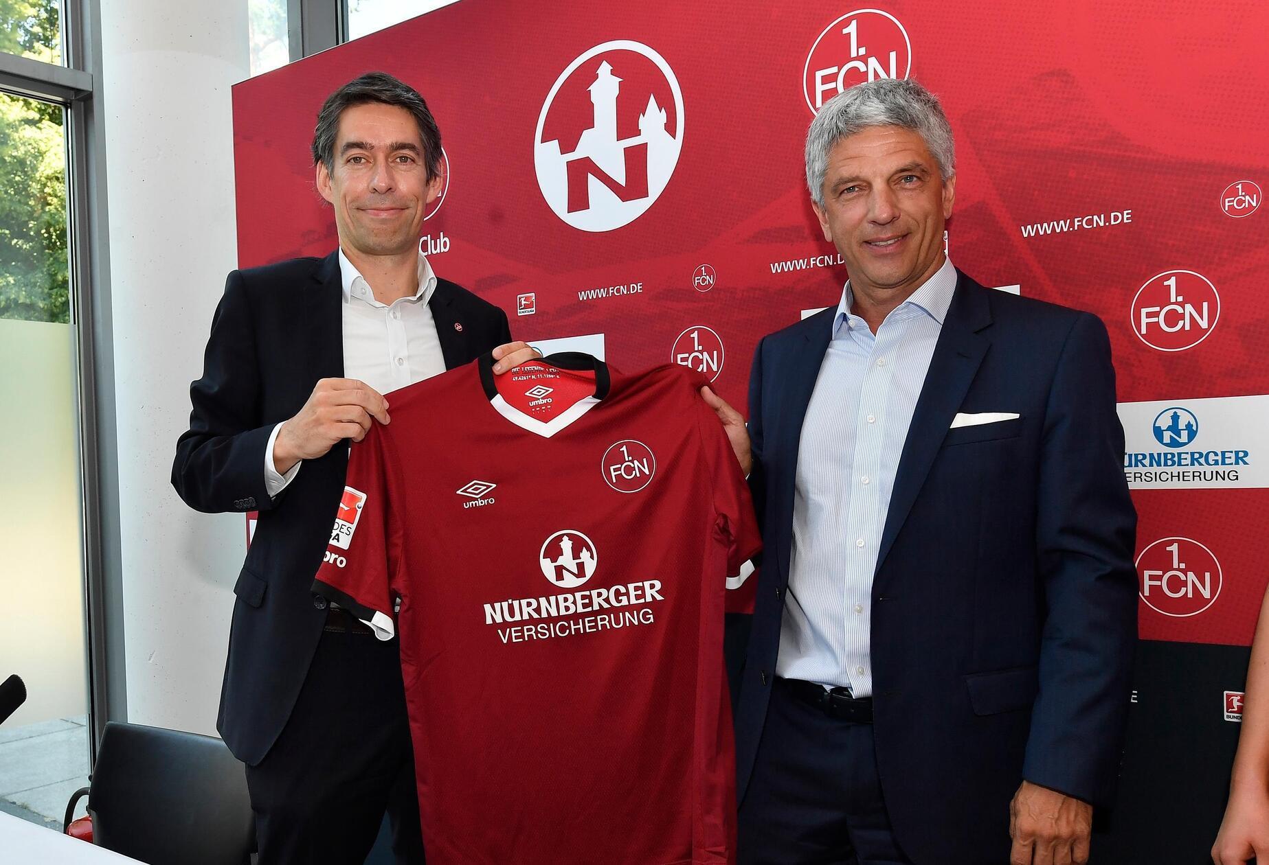 Heimtrikot 2016/17 Zur neuen Saison kommt dann aber eine große Veränderung: Nach vielen Jahren der Zusammenarbeit möchte sich Adidas auf große Marken konzentrieren. Der englische Konkurrent Umbro schlägt zu und wird neuer Ausrüster - gemeinsam mit dem neuen Hauptsponsor, der Nürnberger Versicherung, sorgt Umbro so für einen komplett neuen Club-Look.