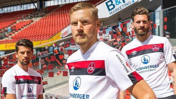 Auswärtstrikot 2019/20 Ja simmer jetzt der VfB Stuttgart? Konkurrenz will der FCN dem Brustring-Klub nicht nur im Aufstiegsrennen, sondern offenbar auch mit seinen Auswärtstrikots in der anstehenden Saison in Deutschlands zweithöchster Spielklasse machen. Schwaben ist Rot-Schwarz!