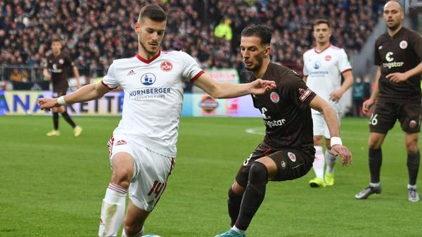 Auswärtstrikot 21/22 Auch auswärts hielt Adidas an den alten Traditionen fest: klassisch weiß spielte der Club seine meisten Spiele in der Ferne.