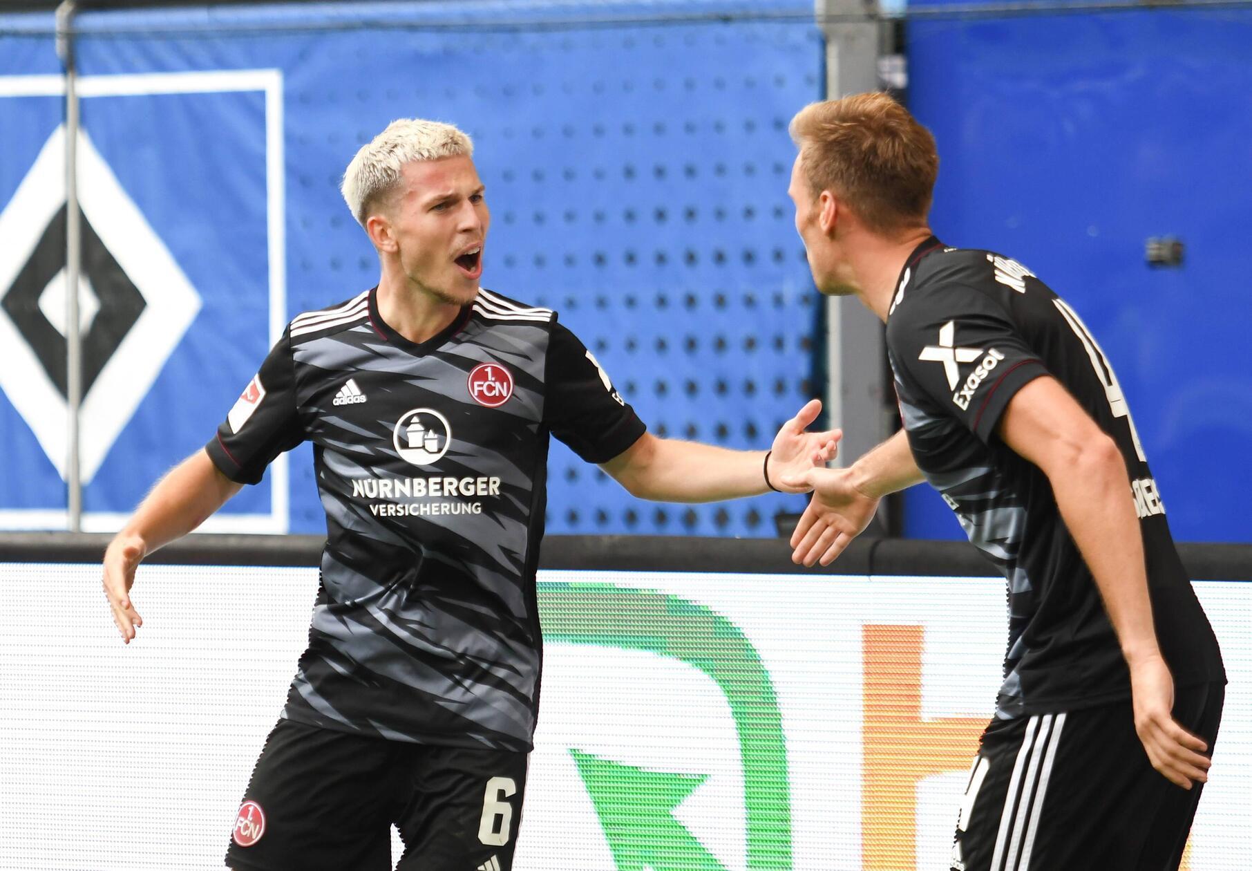 Ausweichtrikot 21/22 Der Wechsel des Sponsors von Umbro auf Adidas war auch an den Ausweichtrikots klar zu erkennen. Den Fans schien es zu gefallen: Bei einer Abstimmung auf Instagram wurde das Club-Trikot zum schönsten Ausweichtrikot aller Erst- und Zweitligisten gewählt.