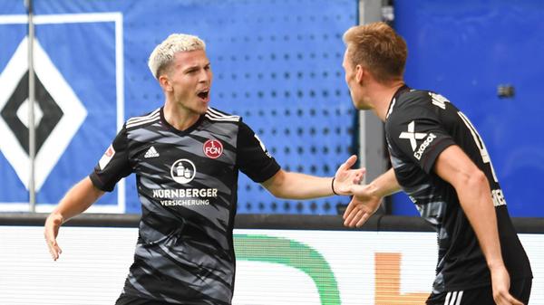 Ausweichtrikot 21/22 Der Wechsel des Sponsors von Umbro auf Adidas war auch an den Ausweichtrikots klar zu erkennen. Den Fans schien es zu gefallen: Bei einer Abstimmung auf Instagram wurde das Club-Trikot zum schönsten Ausweichtrikot aller Erst- und Zweitligisten gewählt.