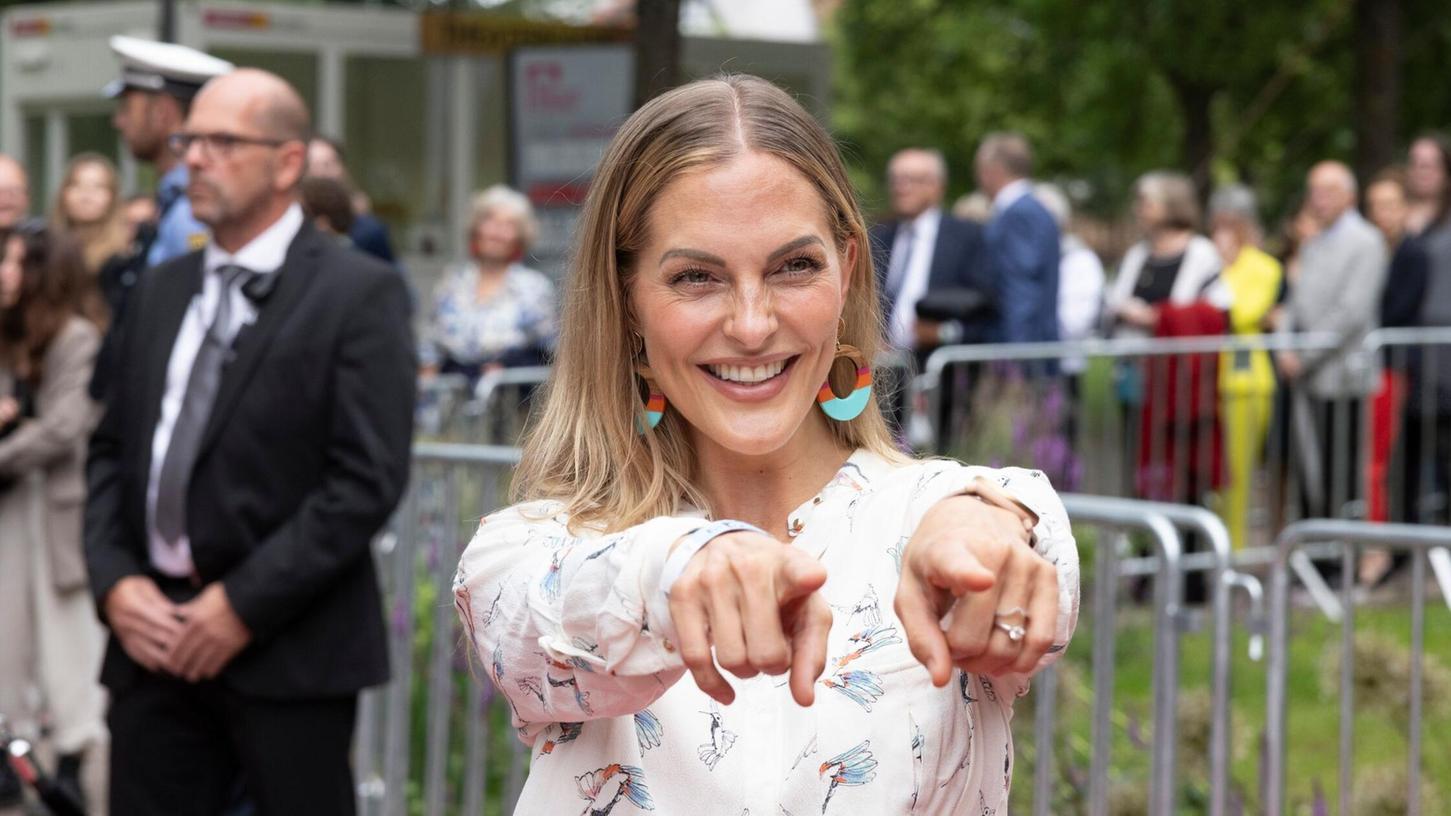 Ab Freitag steht die Ex-No-Angels-Sängerin in dem Stück "Wie im Himmel" auf der Bühne. Sie verkörpert in dem Schauspiel eine Frau, die sich selbst das Singen nicht zutraut. (Archivbild) Ab Freitag steht die Ex-No-Angels-Sängerin in dem Stück "Wie im Himmel" auf der Bühne. Sie verkörpert in dem Schauspiel eine Frau, die sich selbst das Singen nicht zutraut. (Archivbild)