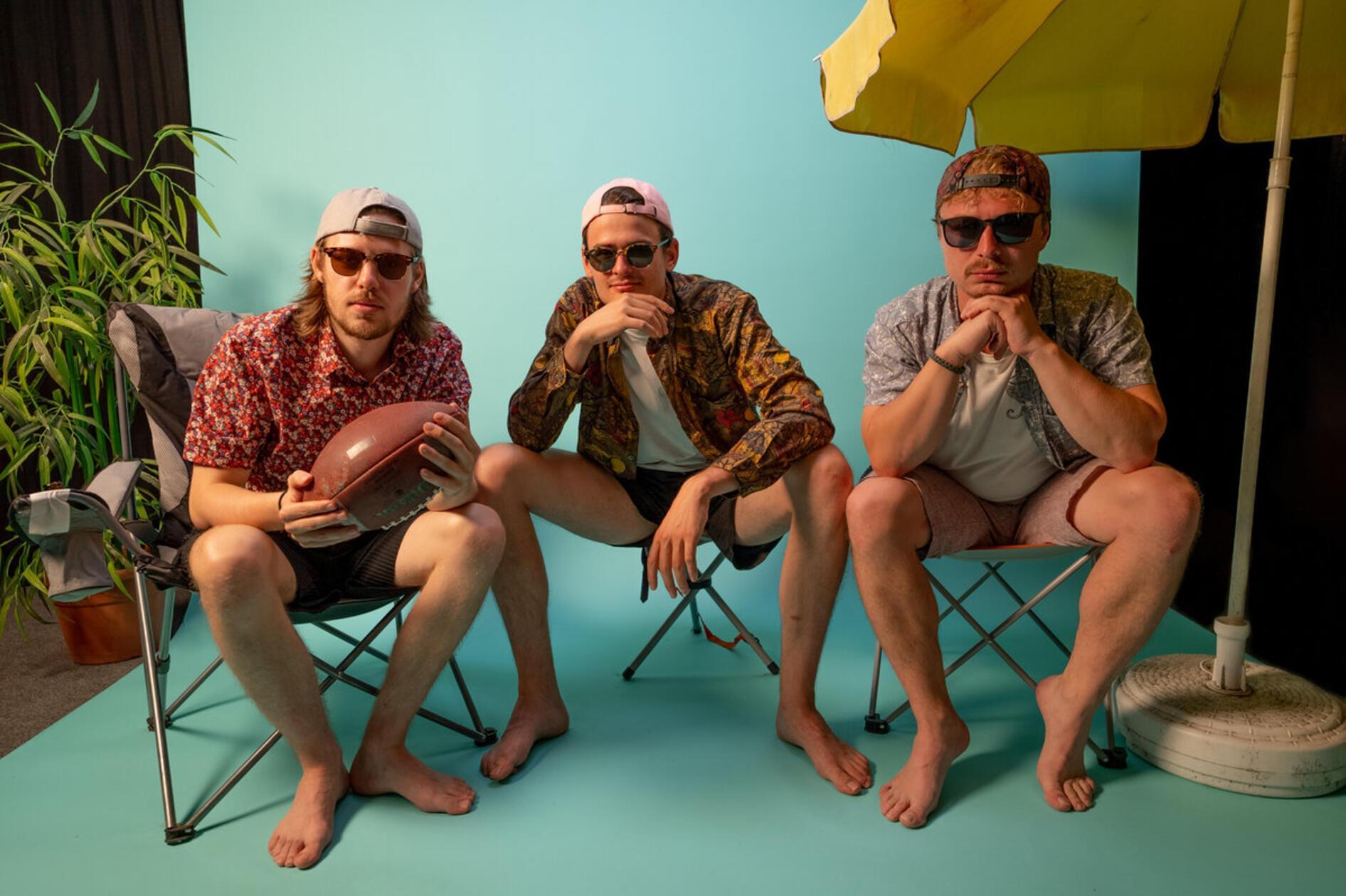 Hinter den Edlen Brüdern stecken Guiseppe Amore, Bertolt Knecht und Mario Ramazzotti. Die drei Nürnberger bewegen sich zwischen Trap, Disco und melodischen Beats hin und her. Die Burschen performen am Freitag, 26. Juli, auf dem Lorenzer Platz. Start: 22 Uhr.