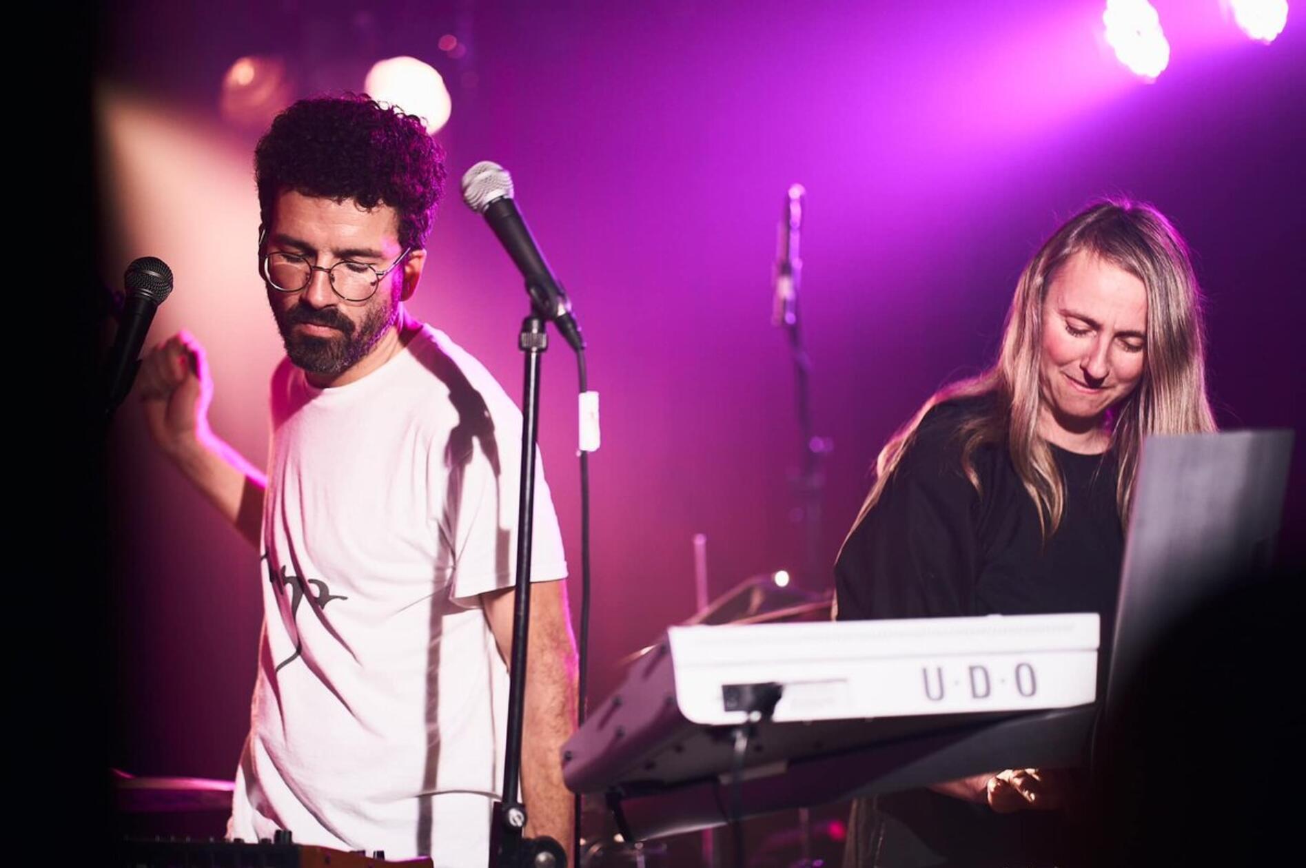 Fanta Panda spannen einen Bogen von Synthie-Pop der 1980er Jahre über Neunziger-Indie bis hin zu 2000er Indietronic. Das fränkisch-hanseatische Duett konzertiert am Freitag, 26. Juli, auf dem Lorenzer Platz. Beginn: 19 Uhr.