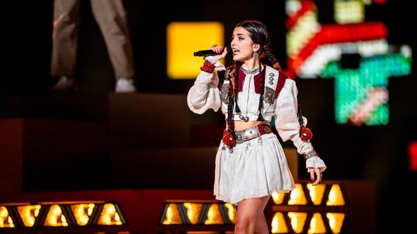 Moderne und traditionelle Sounds prallen in den Songs von Ladaniva aufeinander. Die Formation funktioniert mal als Duo, mal als Band. Am Freitag, 26. Juli, gastiert die Gruppe, die heuer beim Eurovision Song Contest für Armenien an den Start ging, auf dem Hauptmarkt. Beginn: 19 Uhr.