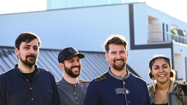 Sondermarke aus Schweinfurt komponieren deutschsprachigen Indie-Rock mit viel Liebe zum Detail. Am Freitag, 26. Juli, bespielt die Combo die Straßenbühne. Start: 20 Uhr.