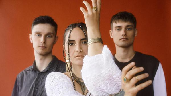 AySay beliefern die Welt mit Indie-Pop und garnieren das Ganze mit dänischen Balladen, anatolischen und kurdischer Volksmusik. AySay spielen am Sonntag, 28. Juli, in St. Katharina. Beginn: 21 Uhr.