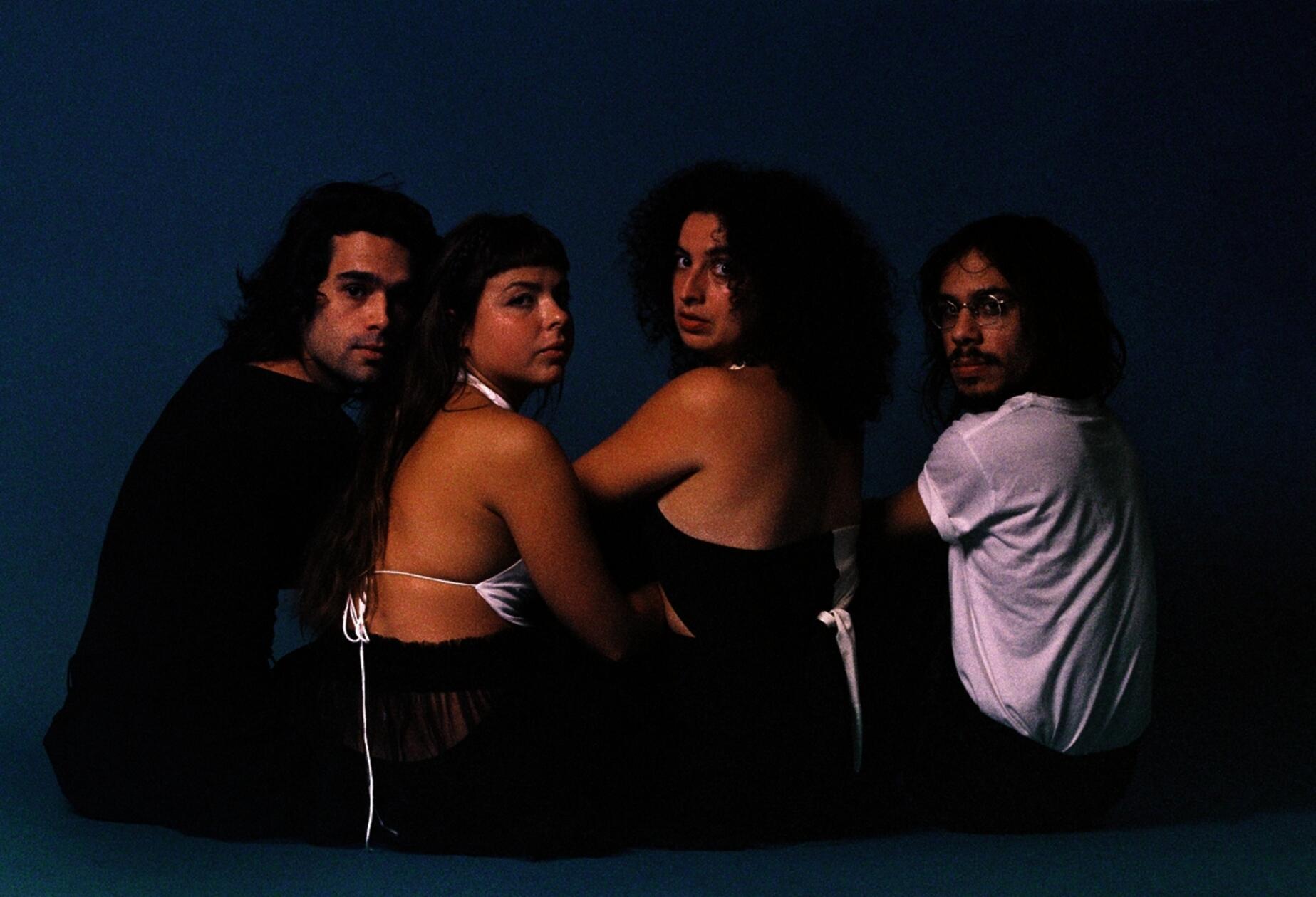 Mit dem Latin Grammy in der Tasche kommen Bala Desejo zum Bardentreffen. Am Sonntag, 28. Juli, zeigt die brasilianische Formation ihre Interpretation von Bossa Nova und Samba auf dem Hauptmarkt. Beginn: 17.15 Uhr.