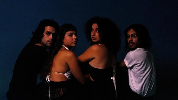 Mit dem Latin Grammy in der Tasche kommen Bala Desejo zum Bardentreffen. Am Sonntag, 28. Juli, zeigt die brasilianische Formation ihre Interpretation von Bossa Nova und Samba auf dem Hauptmarkt. Beginn: 17.15 Uhr.