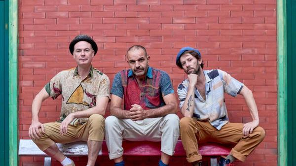 Fanfara Station präsentieren Elektro-Beats, Bläsersound und nordafrikanische Rhythmen. Am Sonntag, 28. Juli, sind die drei Musiker auf der Insel Schütt in Aktion. Beginn: 19.15 Uhr.