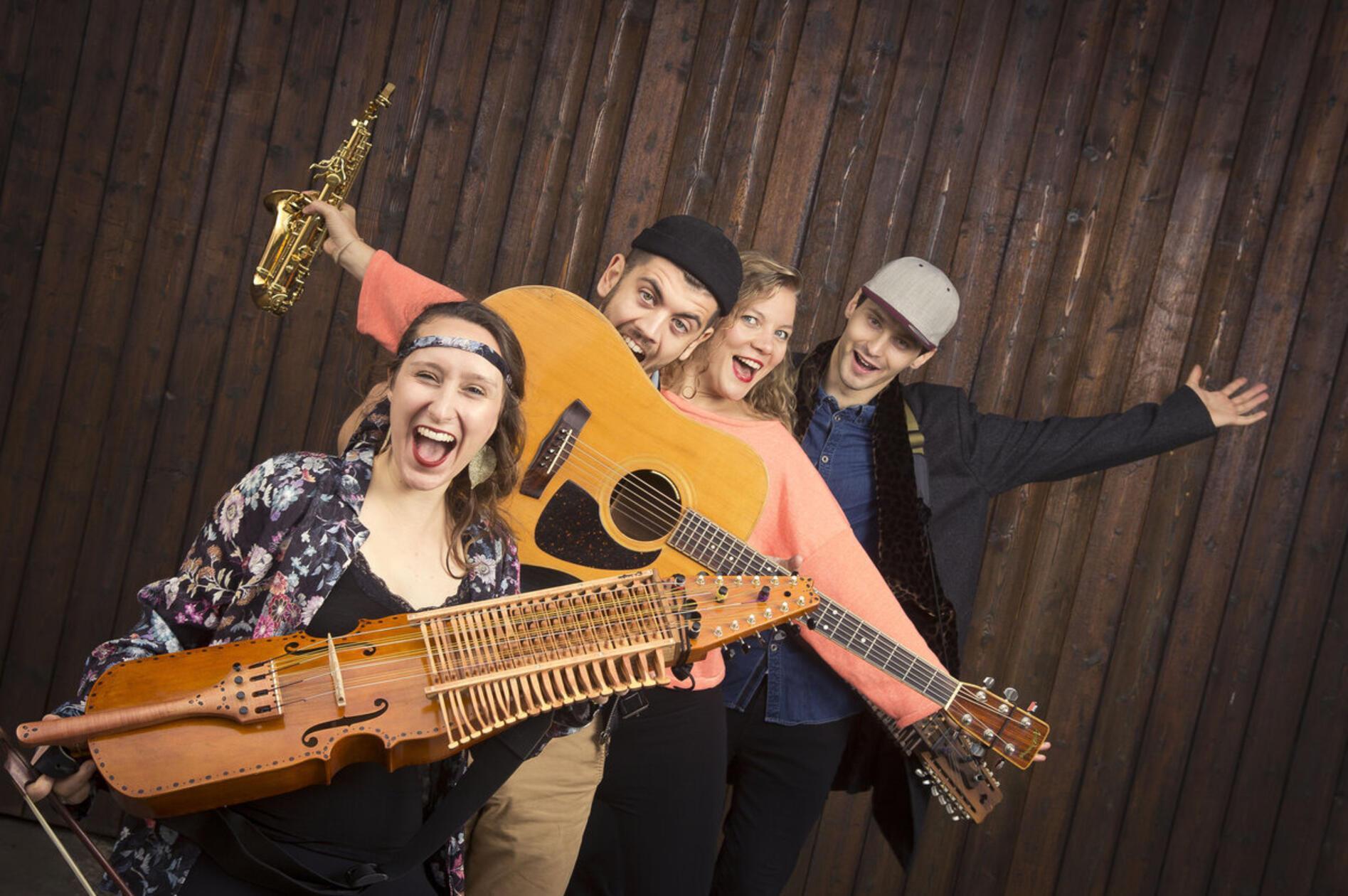 Folk My Life! machen internationale Folkmusik. Am Sonntag, 28. Juli, gastiert die Band am Trödelmarkt. Beginn: 20 Uhr.