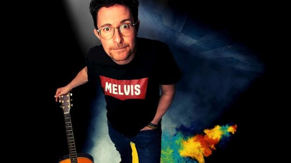 Als Teil des Berliner Trios Schnaps im Silbersee hat Melvin Haack bereits Erfahrungen auf dem Bardentreffen sammeln dürfen. Nun kommt der Liedermacher ganz allein nach Nürnberg. Am Sonntag, 28. Juli, tritt Haack am Trödelmarkt auf. Start: 15 Uhr.