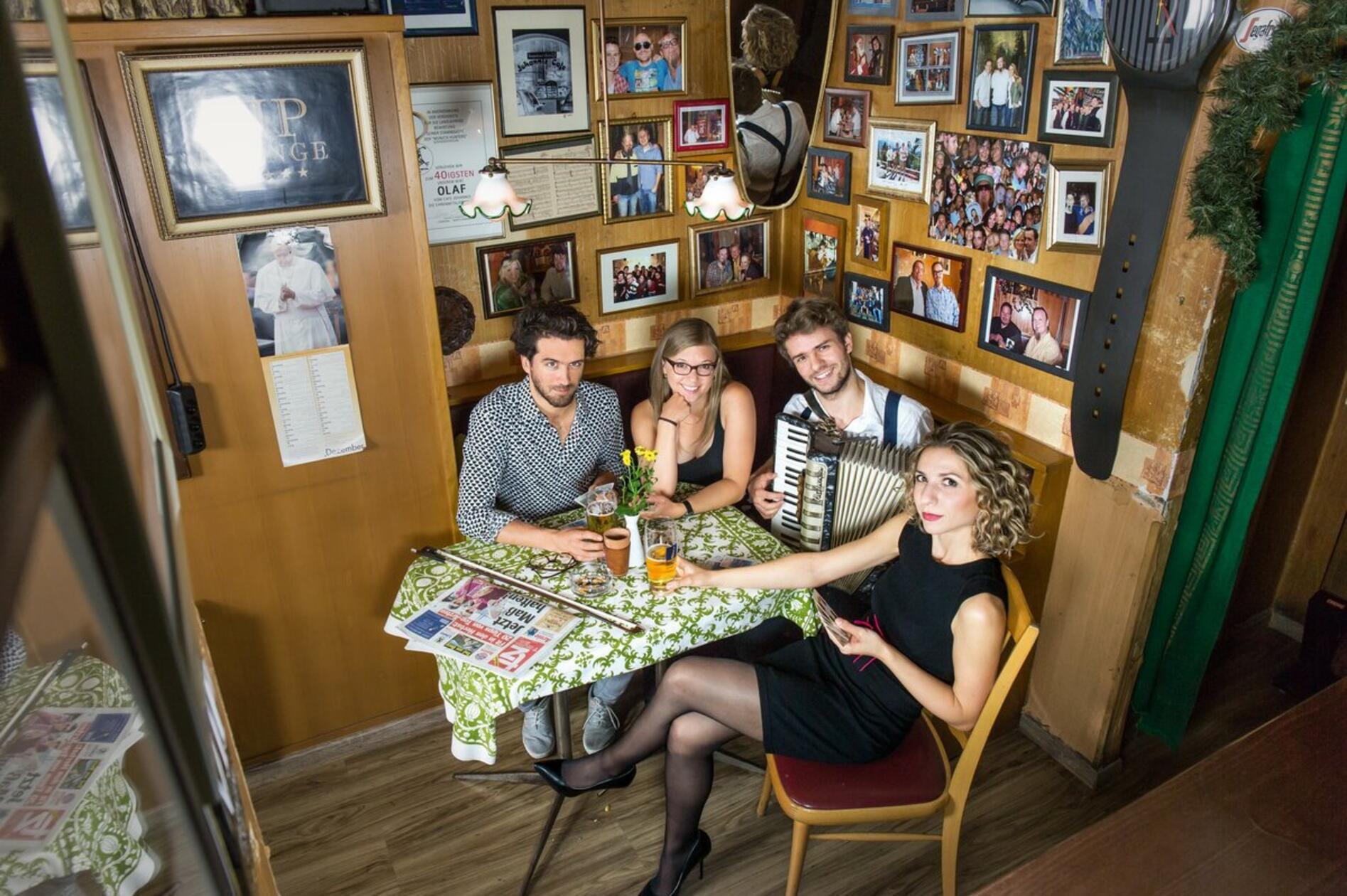 NouWell Cousines fertigen einen Mix aus Volksliedern, Jazz, Klassik und Balkan-Sound an. Am Sonntag, 28. Juli, kann man ihre Lieder am Sebalder Platz genießen. Beginn: 20.30 Uhr.