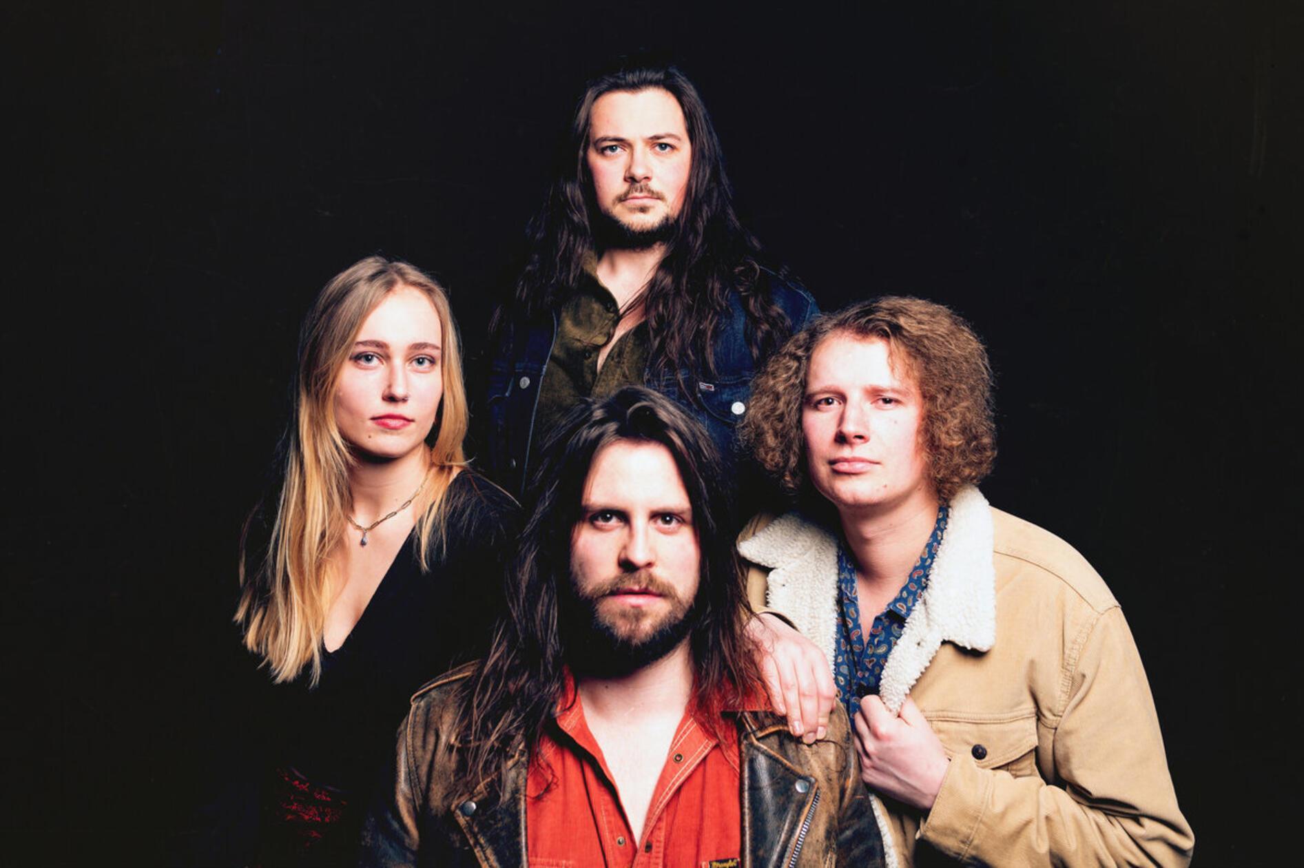 Paralyzed stammen aus Bamberg und haben innerhalb von nur fünf Jahren gleich mehrere Alben eingespielt. Am Sonntag, 28. Juli, betritt das Retro-Rock-Quartett die Bühne am Lorenzer Platz. Beginn: 19.30 Uhr.