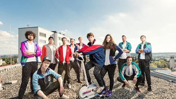 Die Band #zweiraumsilke aus Erlangen hat bereits auf dem Bardentreffen gespielt. Am Samstag, 27. Juli, steht die Gruppe auf der Bühne am Lorenzer Platz. Den Mix aus HipHop, Jazz und Funk gibt's ab 22 Uhr auf die Ohren.