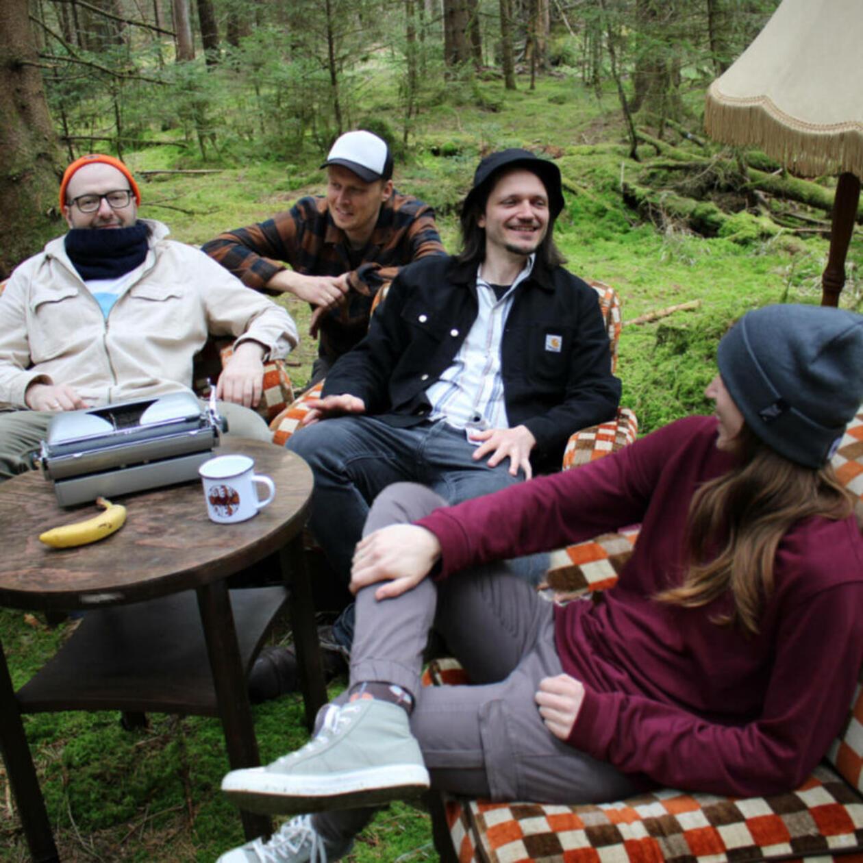 Die Britin Ami Lyons gelangt über Neuseeland nach Nürnberg. In ihren Liedern duftet es nach Indie, Folk und Pop. Am Samstag, 27. Juli, tritt Ami Lyons mit Band im Rücken auf dem Lorenzer Platz auf. Beginn: 19.10 Uhr.