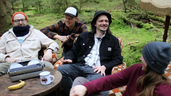Die Britin Ami Lyons gelangt über Neuseeland nach Nürnberg. In ihren Liedern duftet es nach Indie, Folk und Pop. Am Samstag, 27. Juli, tritt Ami Lyons mit Band im Rücken auf dem Lorenzer Platz auf. Beginn: 19.10 Uhr.