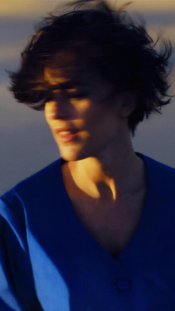 Anna Setton umgarnt das Publikum mit luftigen Songs, smoothen Melodien und ihrer samtigen Stimme. Die brasilianische Songwriterin tritt am Samstag, 27. Juli, am Trödelmarkt auf. Start: 19 Uhr.