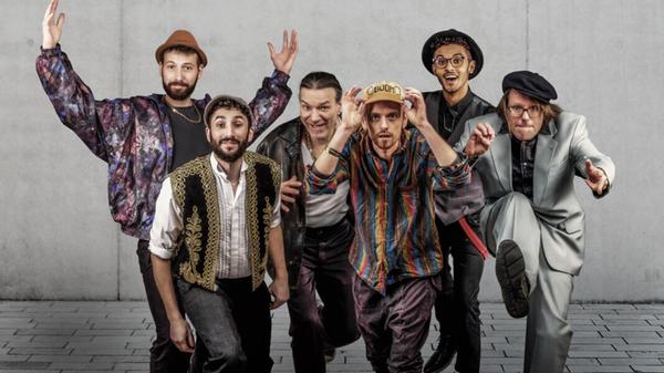 Bei Malaka Hostel gibt's einen Mix aus Balkan Beats, Polka und Latino Grooves. Am Samstag, 27. Juli, performt die Gruppe aus dem Schwarzwald auf der Insel Schütt. Start: 17.30 Uhr.