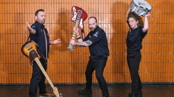 Rock für Kinder spielen Raketen Erna. Am Samstag, 27. Juli, sind sie auf der Insel Schütt zu sehen. Beginn: 15.45 Uhr.