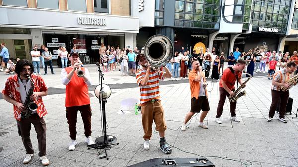 Schwungvoller Auftakt zum Bardentreffen. Fat Cheeks.