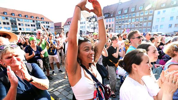 Bardentreffen am Sonntag: Feierlaune auf allen Plätzen. Bala Desejo auf dem Hauptmarkt.