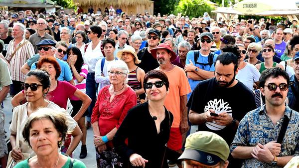 Bardentreffen am Sonntag: Feierlaune auf allen Plätzen. Auf der Insel Schütt.