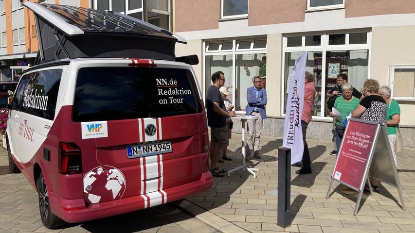 Beim Termin zum Thema Wasser machte der Redaktionsbus Halt im Bereich des Wallmüllerplatzes. Kaum 50 Meter weiter steht der Bus nun am Freitag, 2. August, in der Bahnhofstraße. Die künftige Entwicklung der Innenstadt wird dann Thema sein. Beim Termin zum Thema Wasser machte der Redaktionsbus Halt im Bereich des Wallmüllerplatzes. Kaum 50 Meter weiter steht der Bus nun am Freitag, 2. August, in der Bahnhofstraße. Die künftige Entwicklung der Innenstadt wird dann Thema sein.