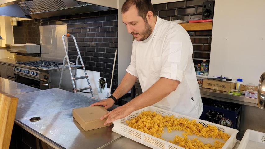 Ein Ort für frische Pasta - zum Essen, zum Mitnehmen oder Selbstherstellen: Das "Salto" bietet ein konzeptionelles Dreierlei. Ein Ort für frische Pasta - zum Essen, zum Mitnehmen oder Selbstherstellen: Das "Salto" bietet ein konzeptionelles Dreierlei.