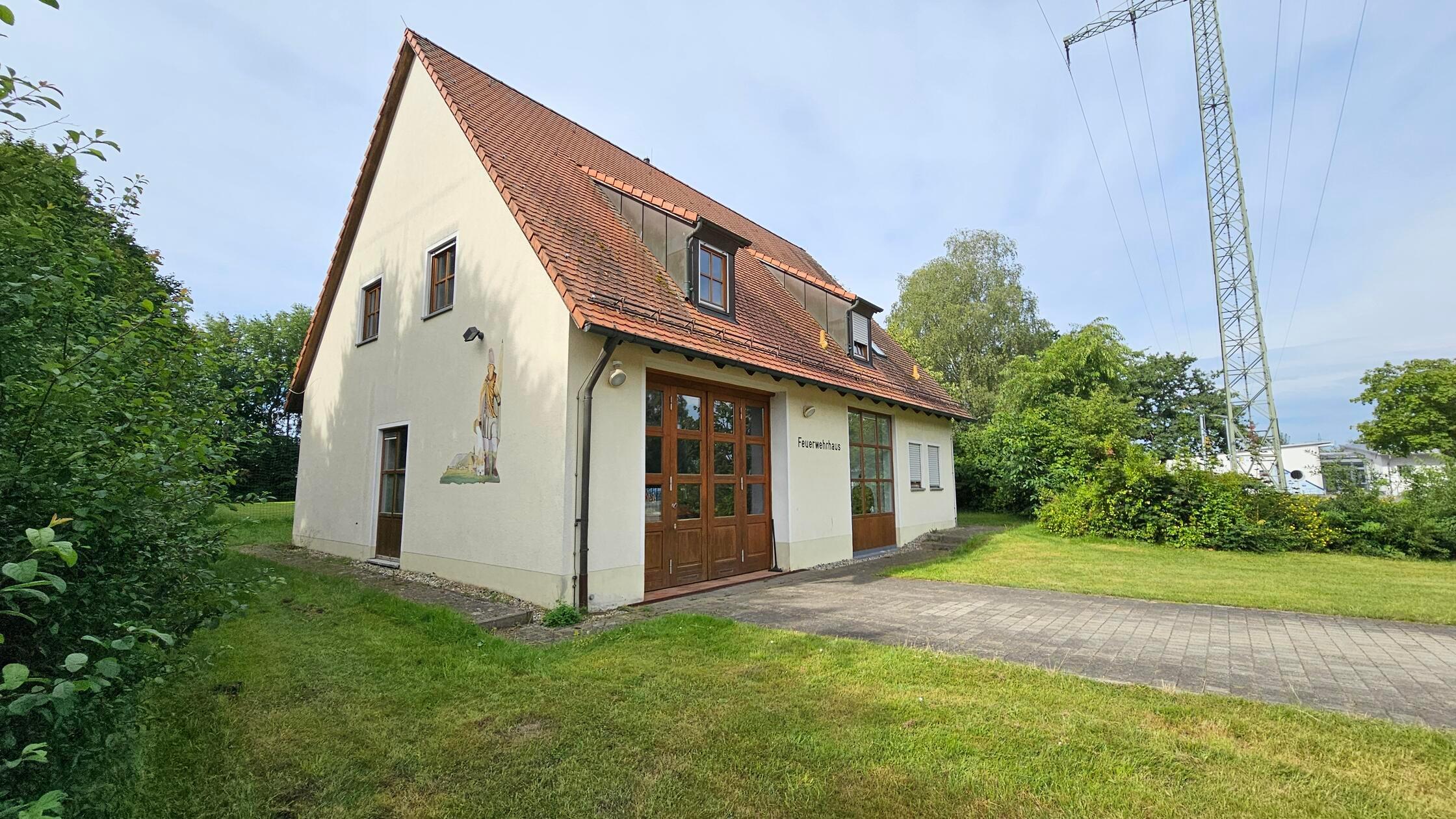 Erstmals richtige Umkleiden: So wird das Staufer Feuerwehrhaus aufgem&ouml;belt