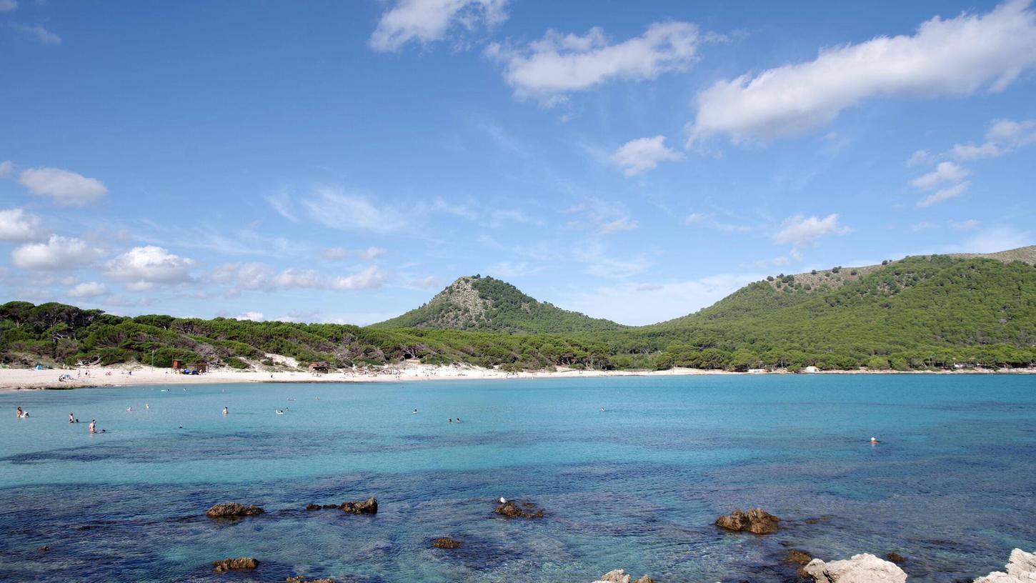 In den Gewässern des beliebten Badeorts Cala Rajada auf Mallorca ist ein 63-jähriger Deutscher ums Leben gekommen (Symbolbild). In den Gewässern des beliebten Badeorts Cala Rajada auf Mallorca ist ein 63-jähriger Deutscher ums Leben gekommen (Symbolbild).