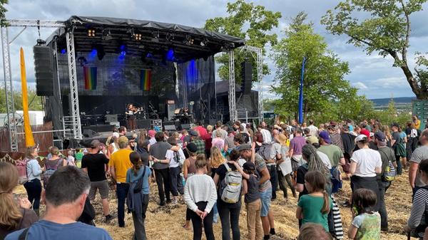 In Bad Windsheim findet vom Freitag, 2. August, bis zum Sonntag, 4. August, das Weinturm Open Air statt. Die kulturelle Veranstaltung bietet verschiedene Konzerte, ein Kinderprogramm und ausgelassene Stimmung.