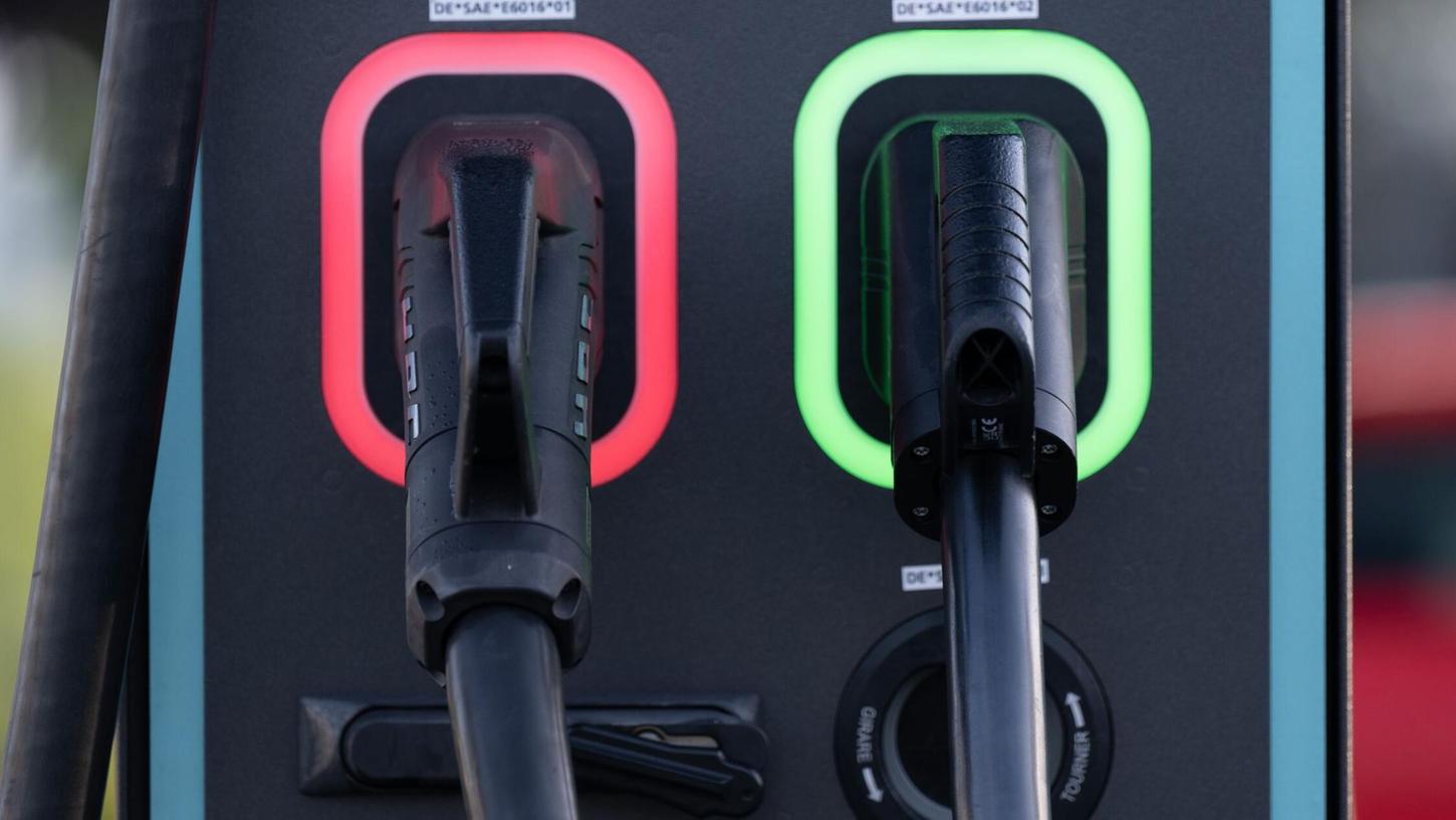Das Geschäft mit E-Autos in Deutschland lahmt. Das trifft auch die Zulieferer. Das Geschäft mit E-Autos in Deutschland lahmt. Das trifft auch die Zulieferer.