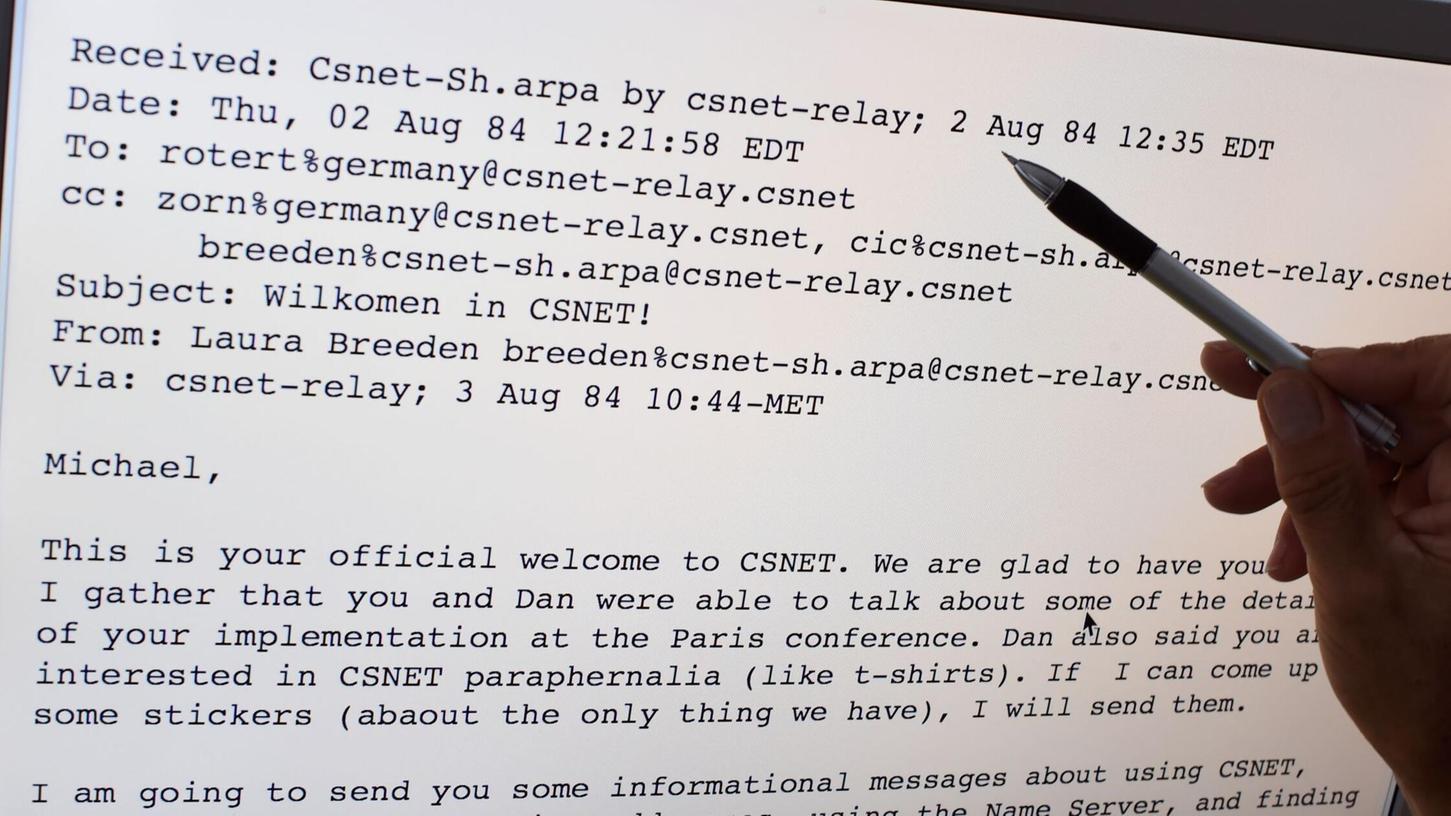 Kein Hallo, eher schnörkellos: Das ist die erste E-Mail die jemals in Deutschland ankam. (Archivbild) Kein Hallo, eher schnörkellos: Das ist die erste E-Mail die jemals in Deutschland ankam. (Archivbild)