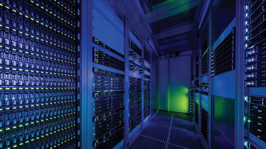 Die Anzahl der täglich verschickten und empfangenen E-Mails weltweit liegt bei mehr als 360 Milliarden, Tendenz steigend. Die Anzahl der täglich verschickten und empfangenen E-Mails weltweit liegt bei mehr als 360 Milliarden, Tendenz steigend.