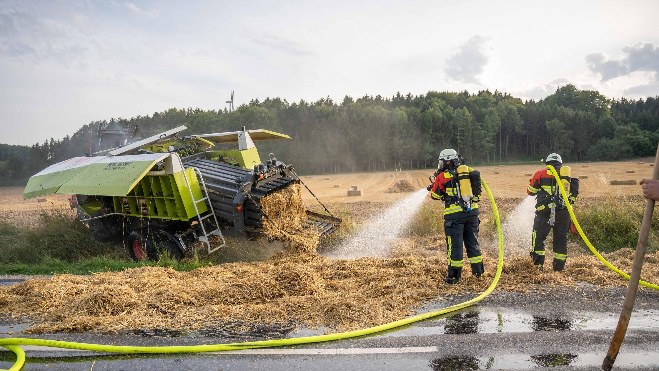 Ballenpresse bei Pilsach fing Feuer: Das ist die m&ouml;gliche Brandursache
