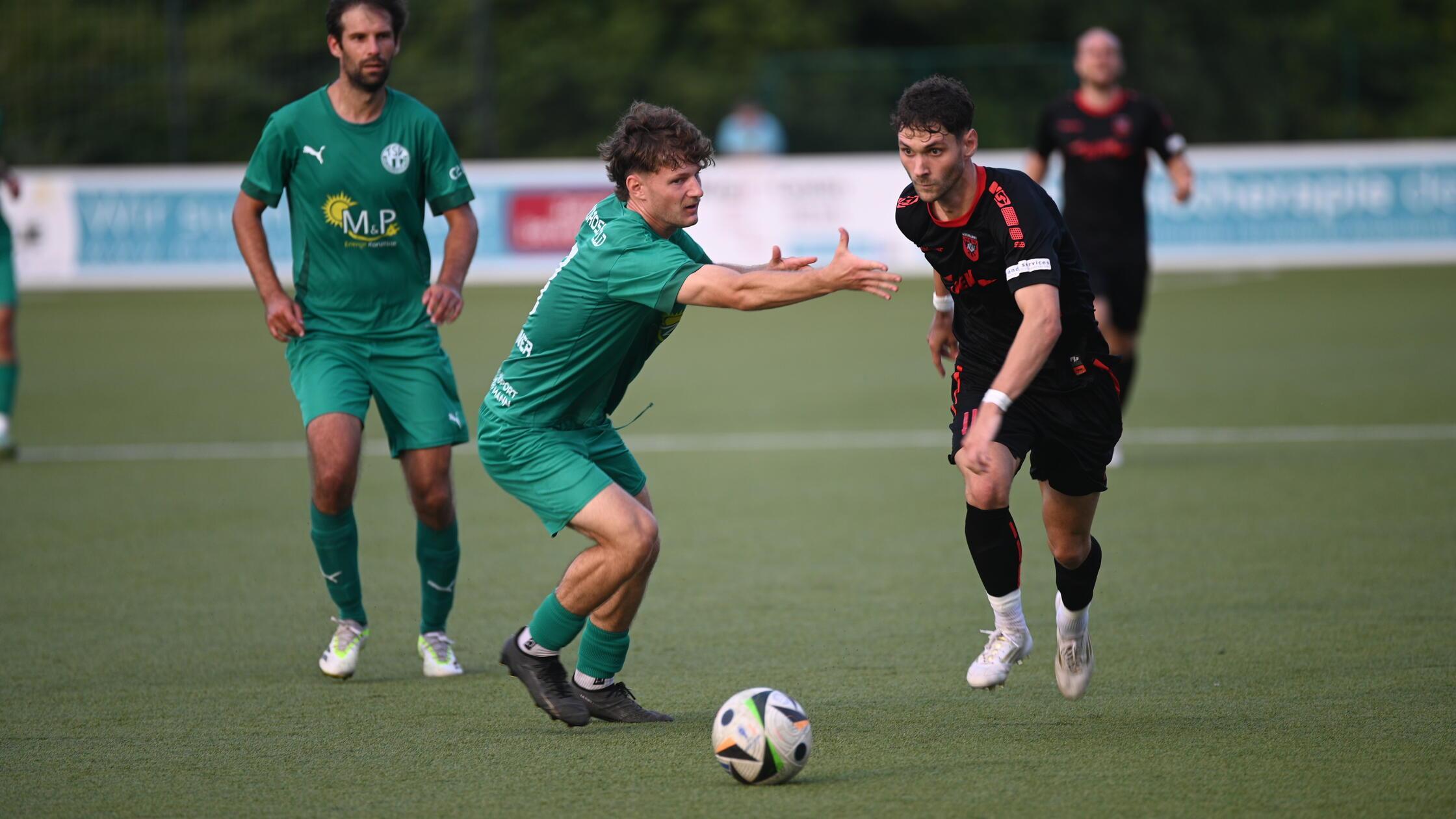 ASV Neumarkt in Neudrossenfeld im Pech: Ex-Torwart Benjamin R&uuml;hl l&auml;sst sein Torriecher im Stich
