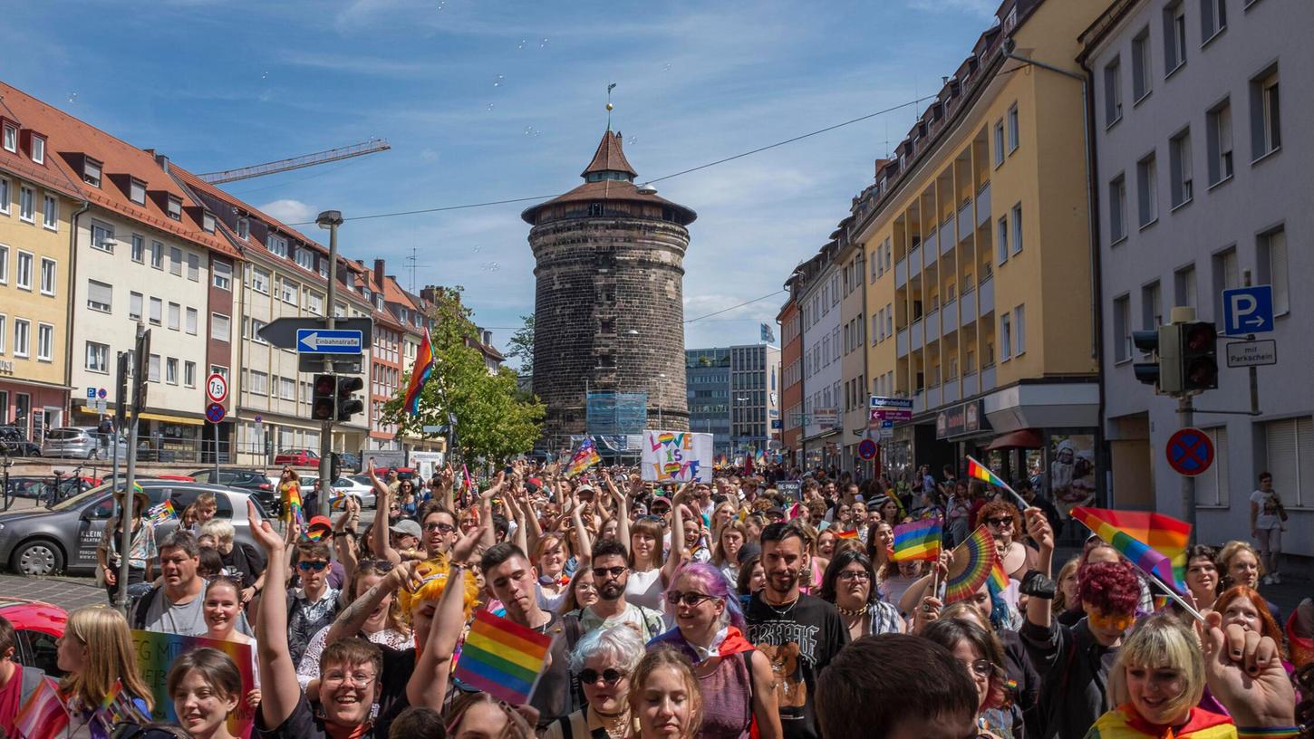 Unter anderem der Christopher-Street-Day findet am Wochenende in Nürnberg statt. Unter anderem der Christopher-Street-Day findet am Wochenende in Nürnberg statt.