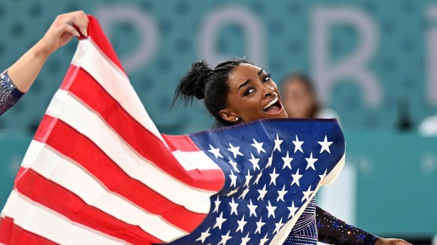 Fahnenträgerin Simone Biles. Fahnenträgerin Simone Biles.