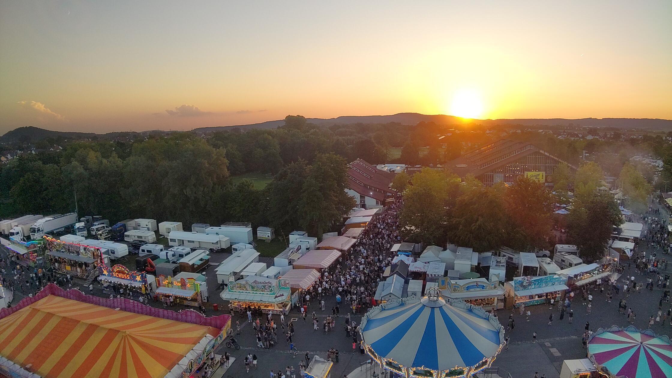 Ob sch&ouml;n, kurios oder unvergesslich: F&uuml;rs Neumarkter Jura-Volksfest 2024 suchen wir Ihre Geschichte