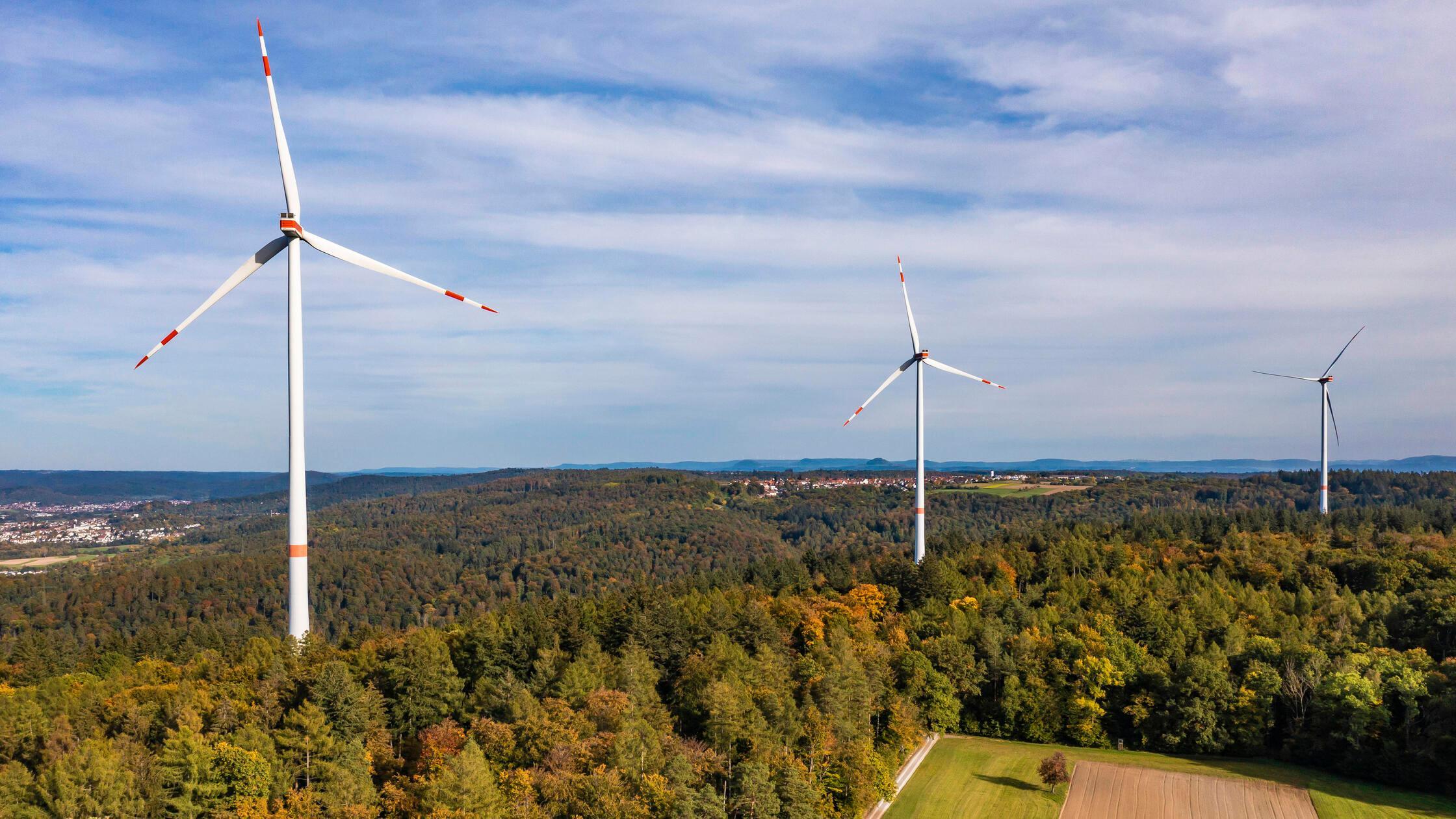 Windräder Windpark Wald Symbolbikd