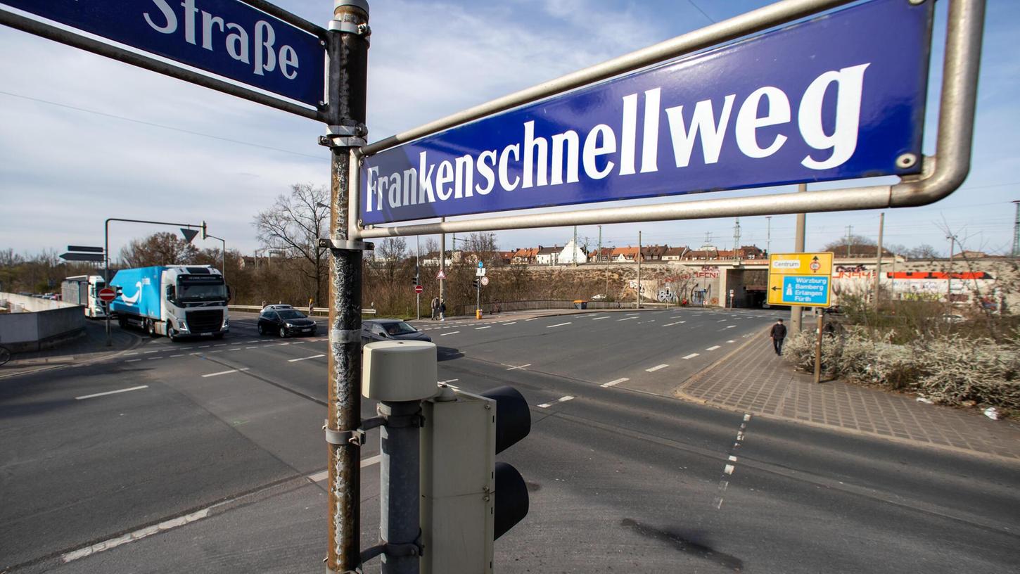 Der kreuzungsfreie Ausbau des Frankenschnellwegs rückt wieder ein Stückchen näher: Sollten die Gegner des Projekts nicht binnen eines Monats Beschwerde einlegen gegen das - nun auch schriftlich vorliegende - Urteil des Bayerischen Verwaltungsgerichtshof, ist das Projekt endgültig "abgesegnet". Der kreuzungsfreie Ausbau des Frankenschnellwegs rückt wieder ein Stückchen näher: Sollten die Gegner des Projekts nicht binnen eines Monats Beschwerde einlegen gegen das - nun auch schriftlich vorliegende - Urteil des Bayerischen Verwaltungsgerichtshof, ist das Projekt endgültig "abgesegnet".