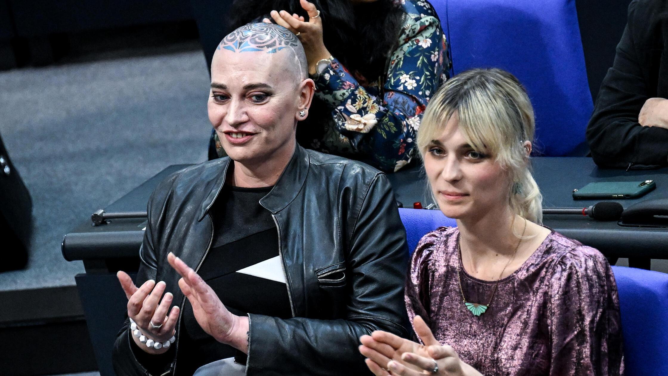 urn:newsml:dpa.com:20090101:240412-911-011823