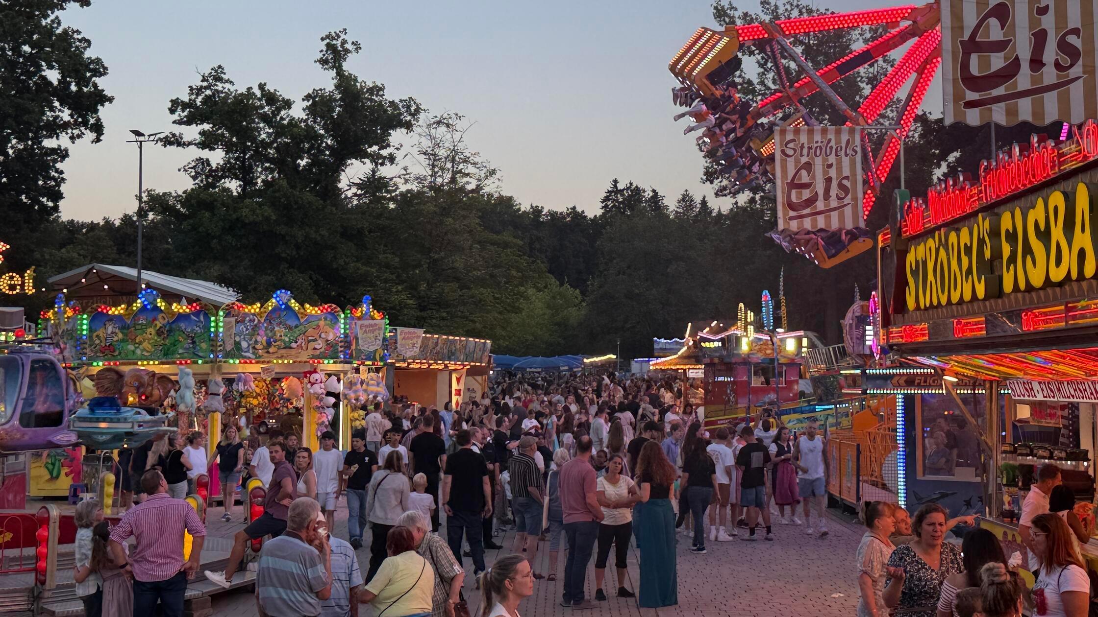 Zahlreiche neue Fahrgeschäfte verliehen der Rother