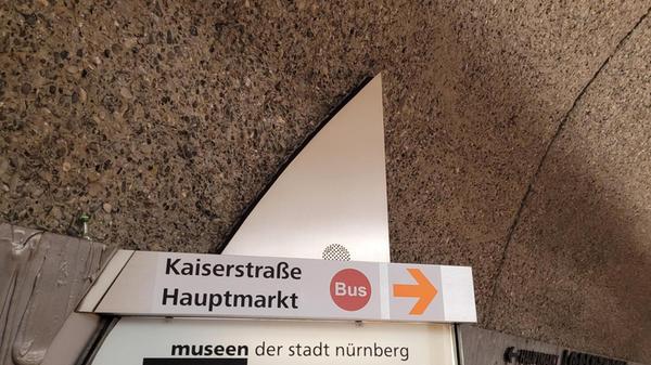 Ziel der umfassenden Sanierung ist es, die Lorenzer Passage für die Bevölkerung wie für die Geschäftsleute insgesamt attraktiver zu gestalten und dabei technisch völlig zu erneuern sowie den Brandschutz anzupassen.