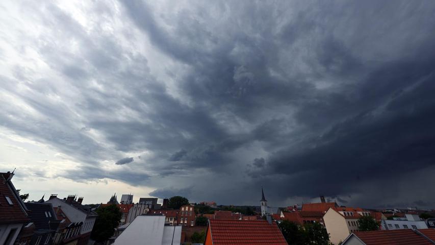 Solche Stürme kommen oft mit orkanartigen Windböen und großen Hagelkörnern. (Archivbild) Solche Stürme kommen oft mit orkanartigen Windböen und großen Hagelkörnern. (Archivbild)