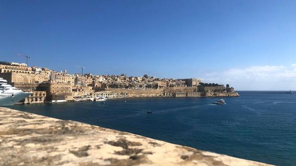Im Lauf der Geschichte haben die Römer, die Araber, die Franzosen und die Briten Malta erobert und ihre Spuren hinterlassen.